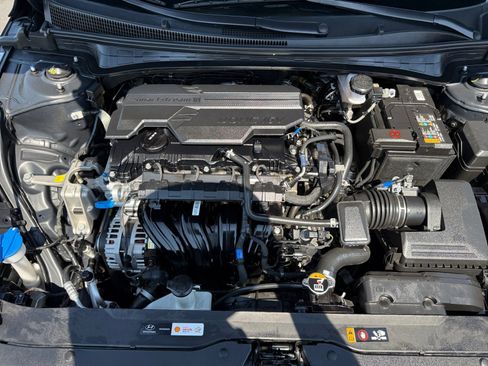 Certified 2025 Hyundai Elantra Limited FWD image 20