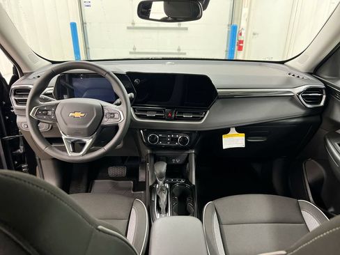 Used 2024 Chevrolet TrailBlazer LT w/ Convenience Package FWD image 10