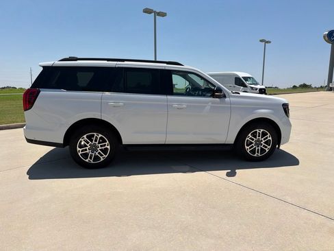 Used 2025 Ford Expedition Active AWD/4WD image 6