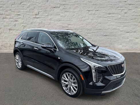 Used 2023 Cadillac XT4 Premium Luxury image 3