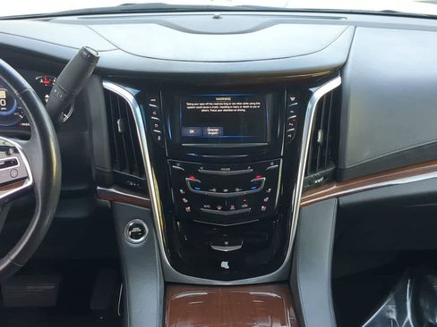 Used 2019 Cadillac Escalade Luxury image 29