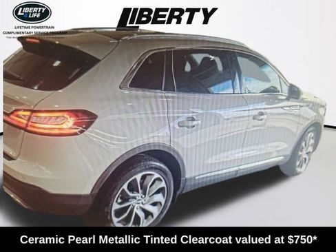 Used 2022 Lincoln Nautilus Reserve image 3