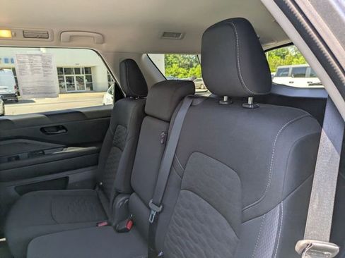 Used 2025 Nissan Pathfinder SV AWD/4WD image 25