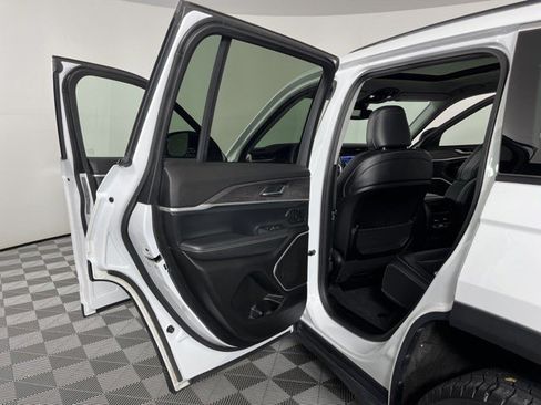Used 2022 Jeep Grand Cherokee Limited AWD/4WD image 38