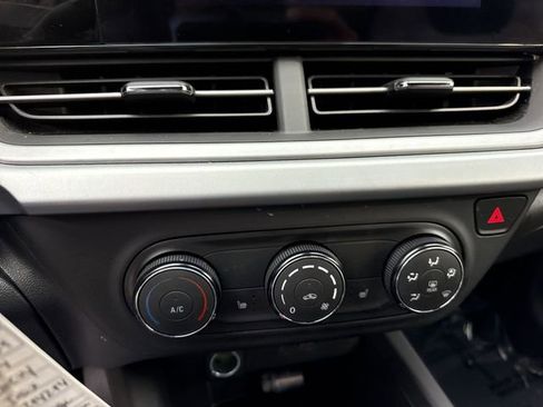 Used 2024 Chevrolet Trax RS image 19