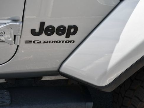 Used 2023 Jeep Gladiator Sport AWD/4WD image 28