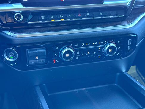 Used 2025 GMC Sierra 2500 SLT w/ SLT Convenience Package image 30