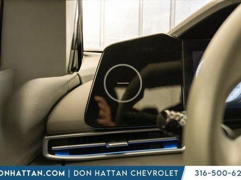 Used 2024 Hyundai Elantra SEL image 18