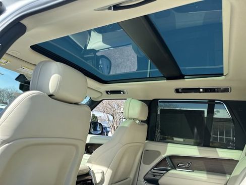 Used 2025 Land Rover Range Rover SE AWD/4WD image 29