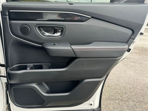 Used 2025 Honda Pilot Black Edition image 21