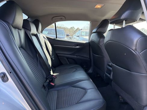 Used 2022 Toyota Camry SE FWD image 16
