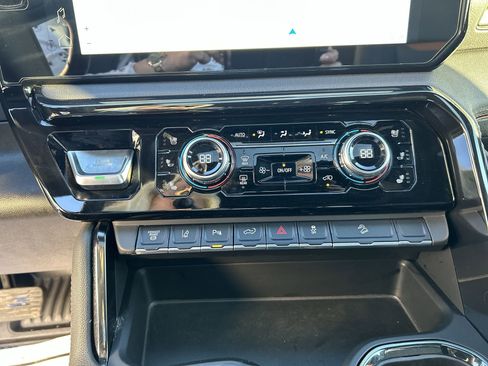 Used 2024 GMC Sierra 2500 AT4 w/ AT4 Premium Plus Package image 19