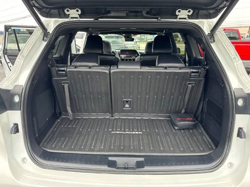 Used 2023 Toyota Highlander XSE AWD/4WD image 12