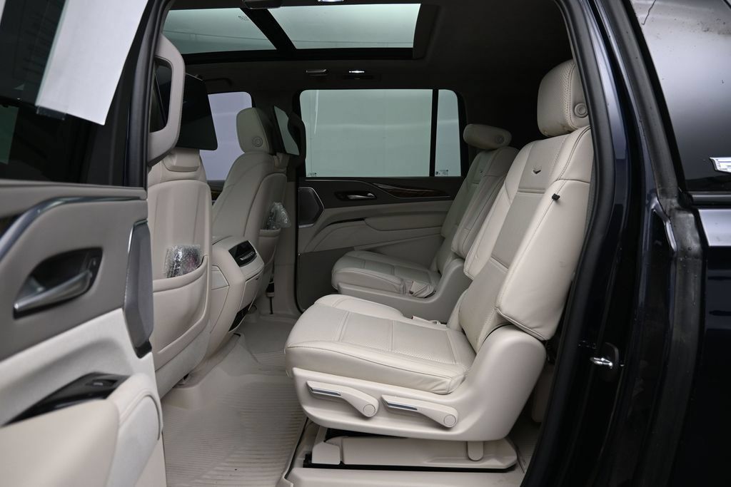 Used 2023 Cadillac Escalade ESV Sport Platinum w/ LPO, ONYX Package AWD/4WD image 25