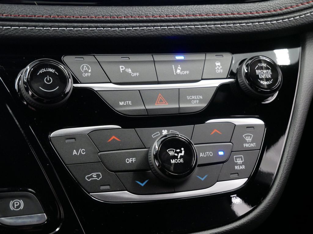 New 2027 Chrysler Pacifica Select AWD/4WD image 25