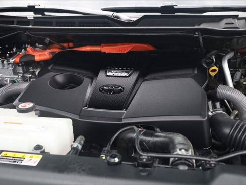 Certified 2025 Toyota Sequoia Platinum AWD/4WD image 28