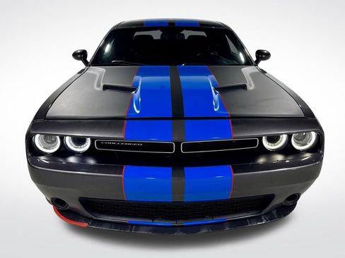 Used 2018 Dodge Challenger SXT image 9