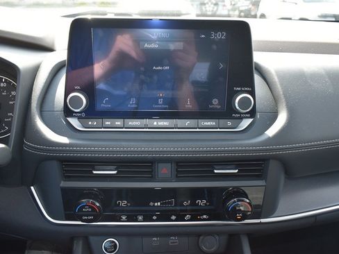 Used 2023 Nissan Rogue SV AWD/4WD image 18