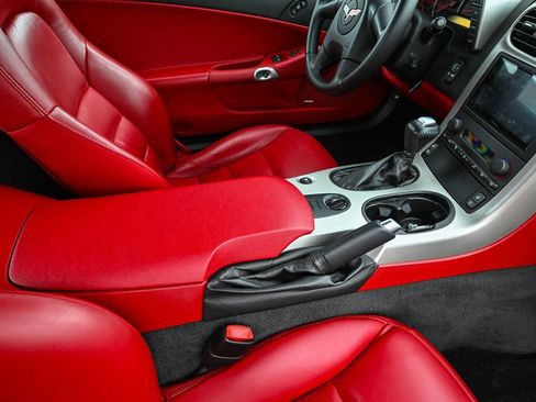 Used 2005 Chevrolet Corvette Coupe w/ Preferred Equipment Group RWD image 26