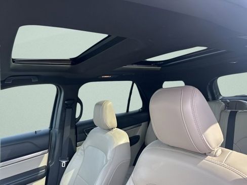 Used 2018 Ford Explorer XLT w/ Equipment Group 202A image 16