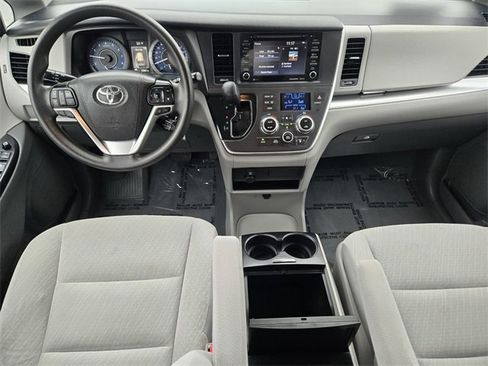 Used 2020 Toyota Sienna LE image 11