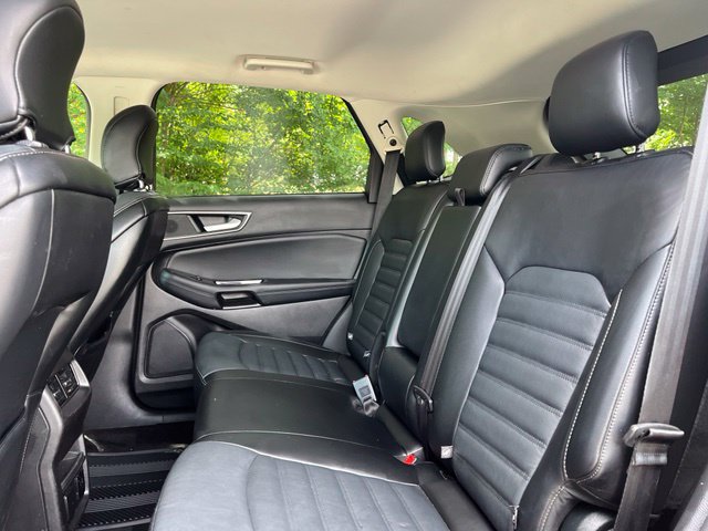 Used 2016 Ford Edge SEL w/ Equipment Group 201A AWD/4WD image 16