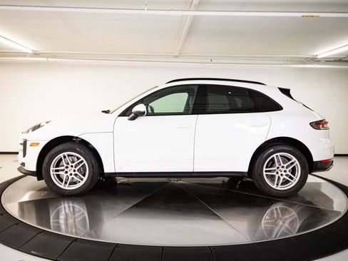 Certified 2021 Porsche Macan AWD/4WD image 2