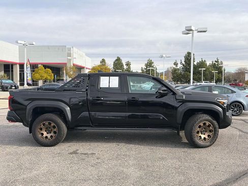 Used 2024 Toyota Tacoma Trailhunter image 3