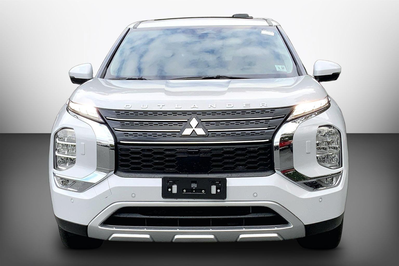 Used 2025 Mitsubishi Outlander 4WD Plug-In Hybrid image 5