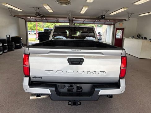 Used 2024 Toyota Tacoma TRD Sport w/ TRD Sport Premium Package AWD/4WD image 17