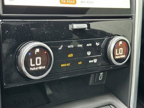 New 2026 Land Rover Discovery S AWD/4WD image 17
