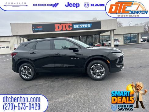 Used 2025 Chevrolet Blazer LT FWD image 3