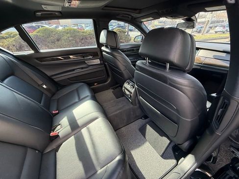Used 2013 BMW 750Li image 40
