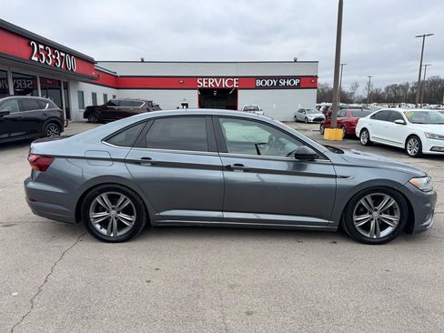 Used 2019 Volkswagen Jetta R-Line w/ R-Line Cold Weather Package FWD image 2