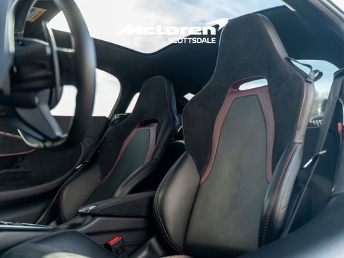 Used 2023 McLaren GT RWD image 25