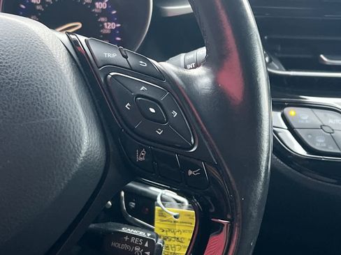 Used 2018 Toyota C-HR XLE image 28