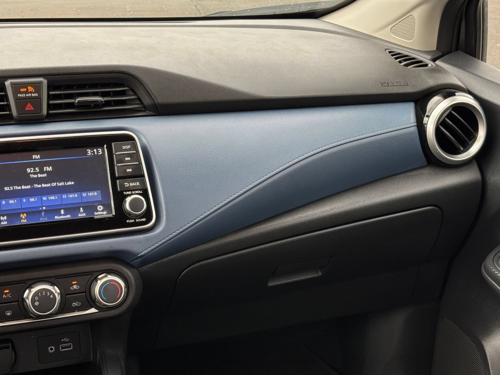 Used 2025 Nissan Versa SV FWD image 32