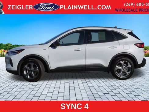 Used 2025 Ford Escape ST-Line image 2