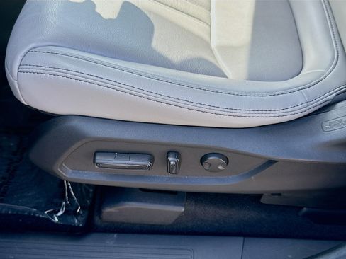 Certified 2025 Honda Pilot EX-L image 17