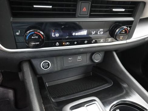 Used 2023 Nissan Rogue SV w/ SV Premium B Package AWD/4WD image 18