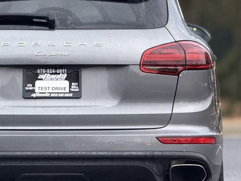 Used 2018 Porsche Cayenne Platinum Edition image 16