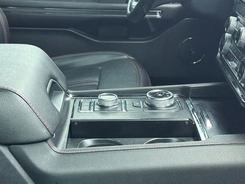 Used 2022 Ford Expedition Limited AWD/4WD image 6
