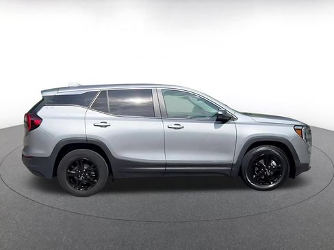 Used 2024 GMC Terrain SLE FWD image 16