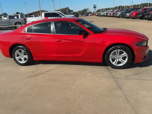 Used 2023 Dodge Charger SXT image 2