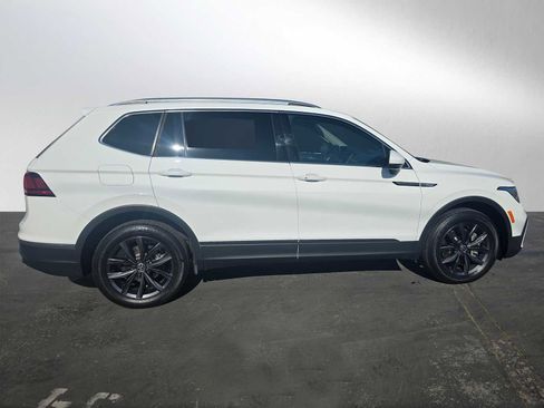 Used 2022 Volkswagen Tiguan SE image 2