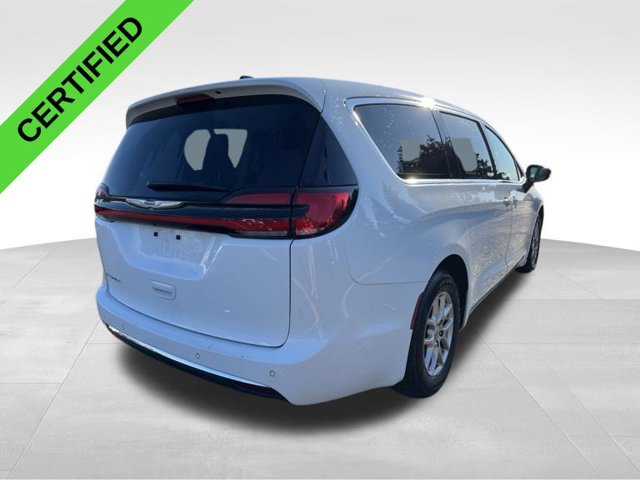 Used 2024 Chrysler Pacifica Touring-L FWD image 7