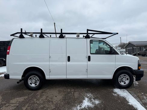 Used 2021 Chevrolet Express 2500 w/ Driver Convenience Package image 5