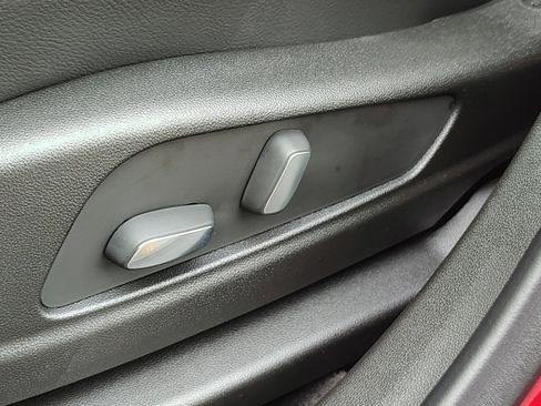 New 2025 Cadillac XT5 Luxury image 13