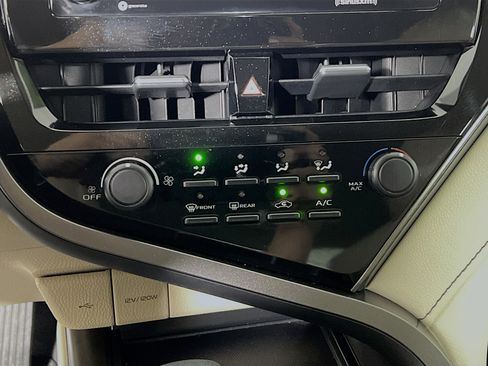 Used 2021 Toyota Camry LE image 25