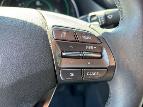 Used 2022 Hyundai Ioniq SE image 19